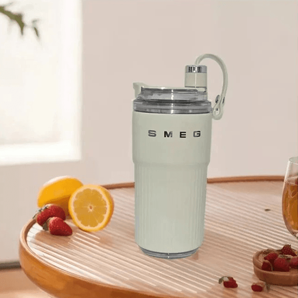 اسموتی ساز شارژی و تراول ماگ اسمگ Smeg مدل s_001 — تصویر ۲