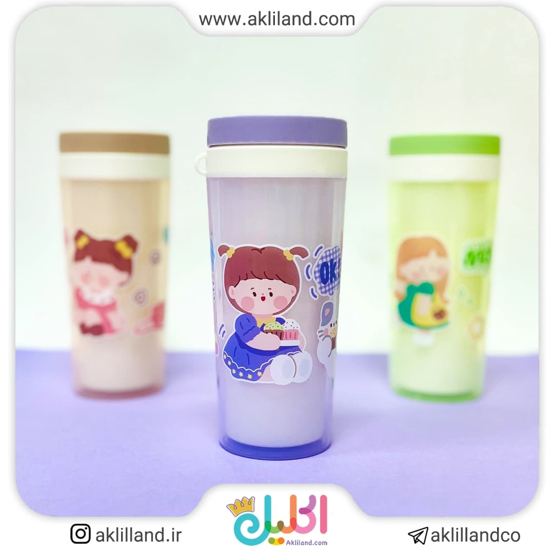 ليوان پلاستيكی درب دار دختر شاد