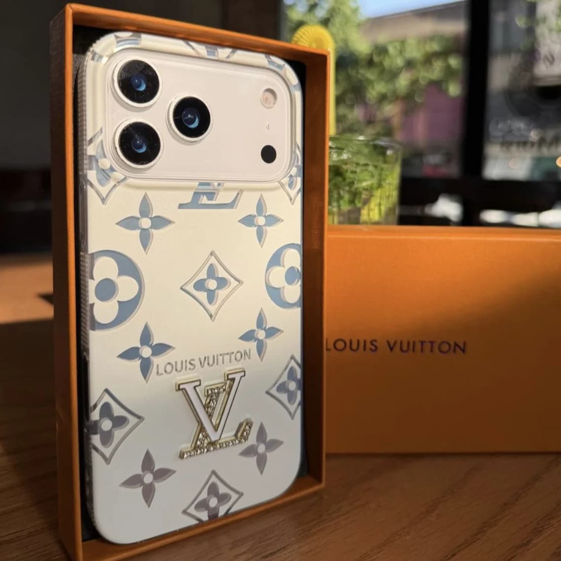 قاب LV hologram (آیفون)