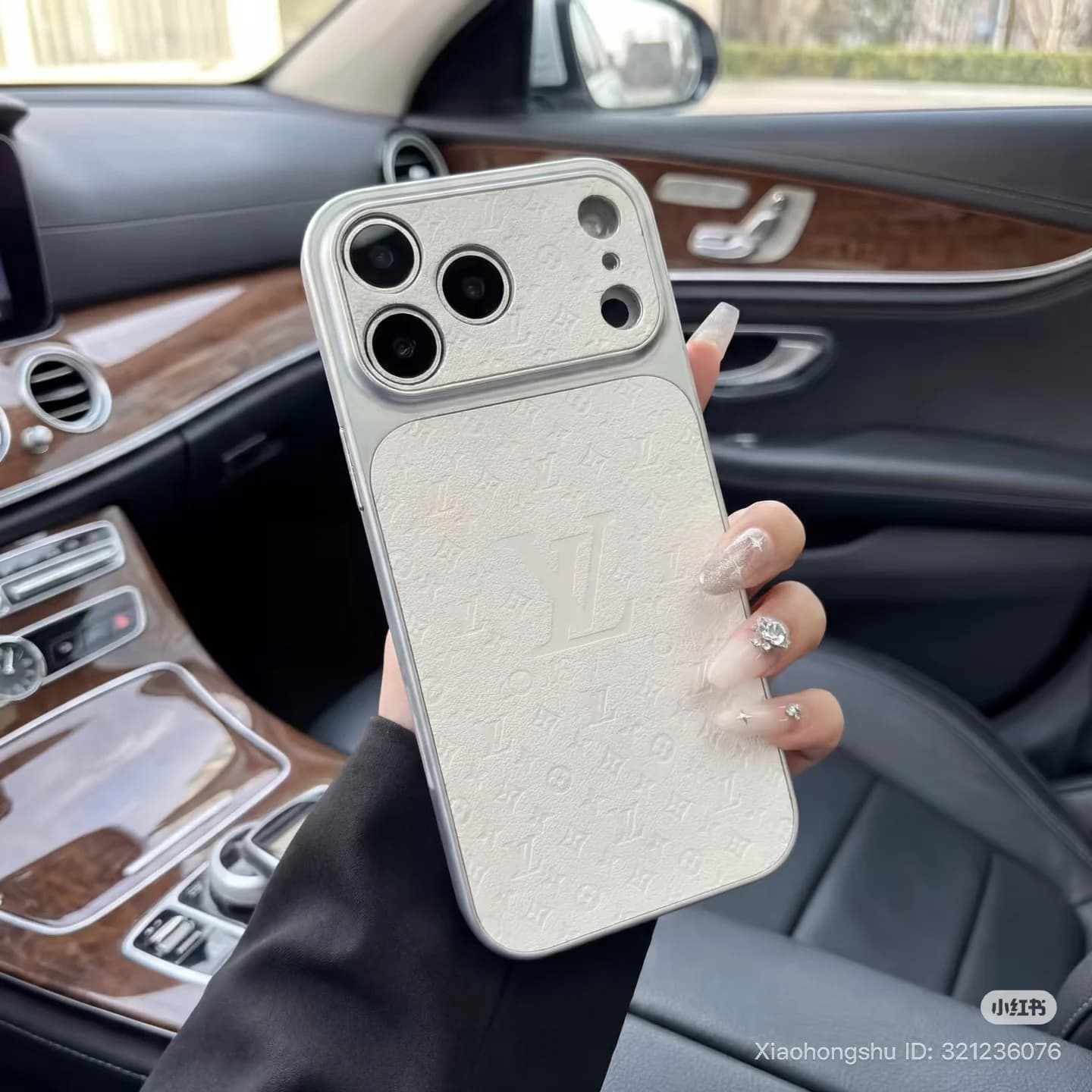 قاب Louis vuitton چرمی (آیفون) — تصویر ۷