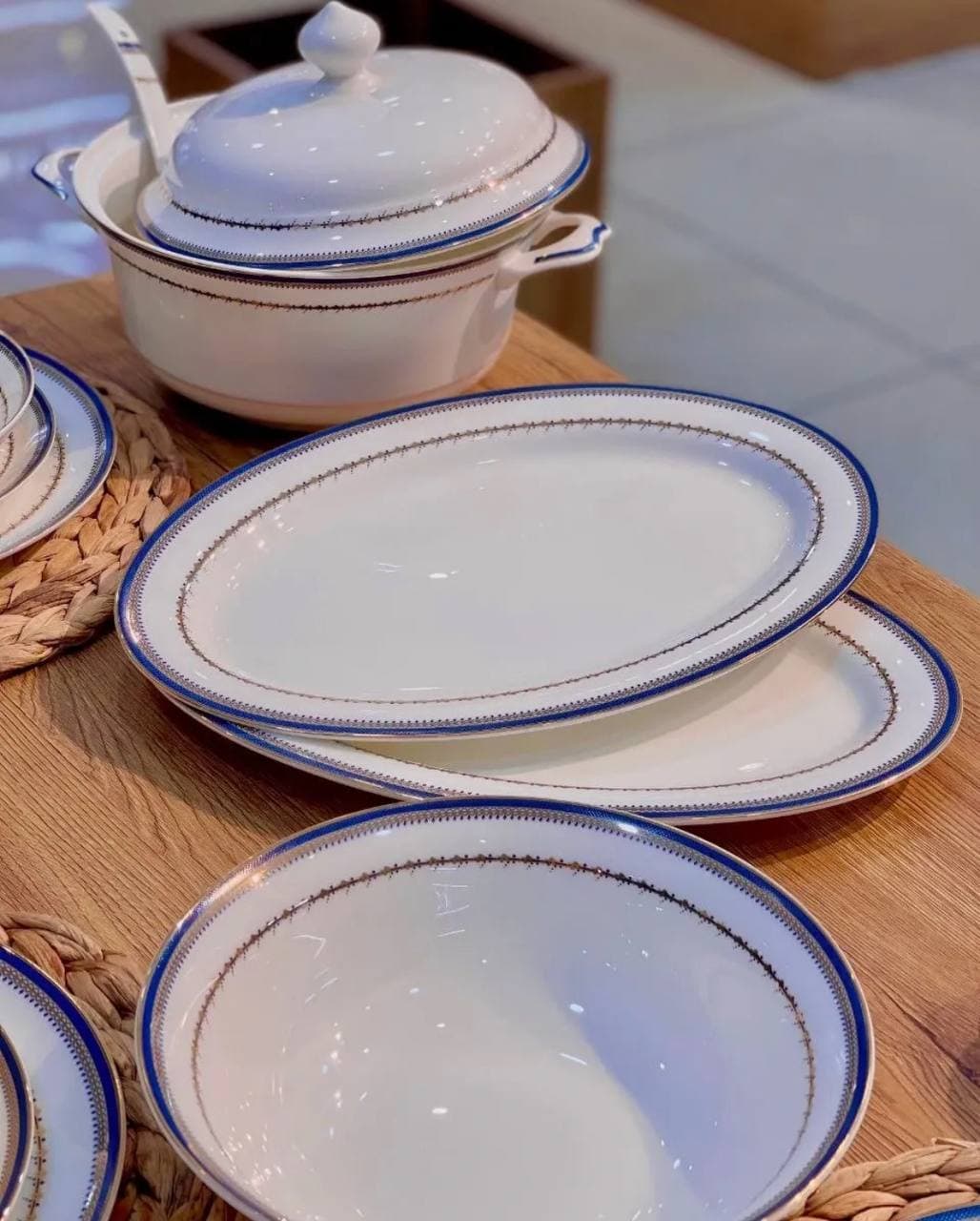 سرویس ۴۴ پارچه غذا خوری شیک FINE BON CHINA KIT — تصویر ۵