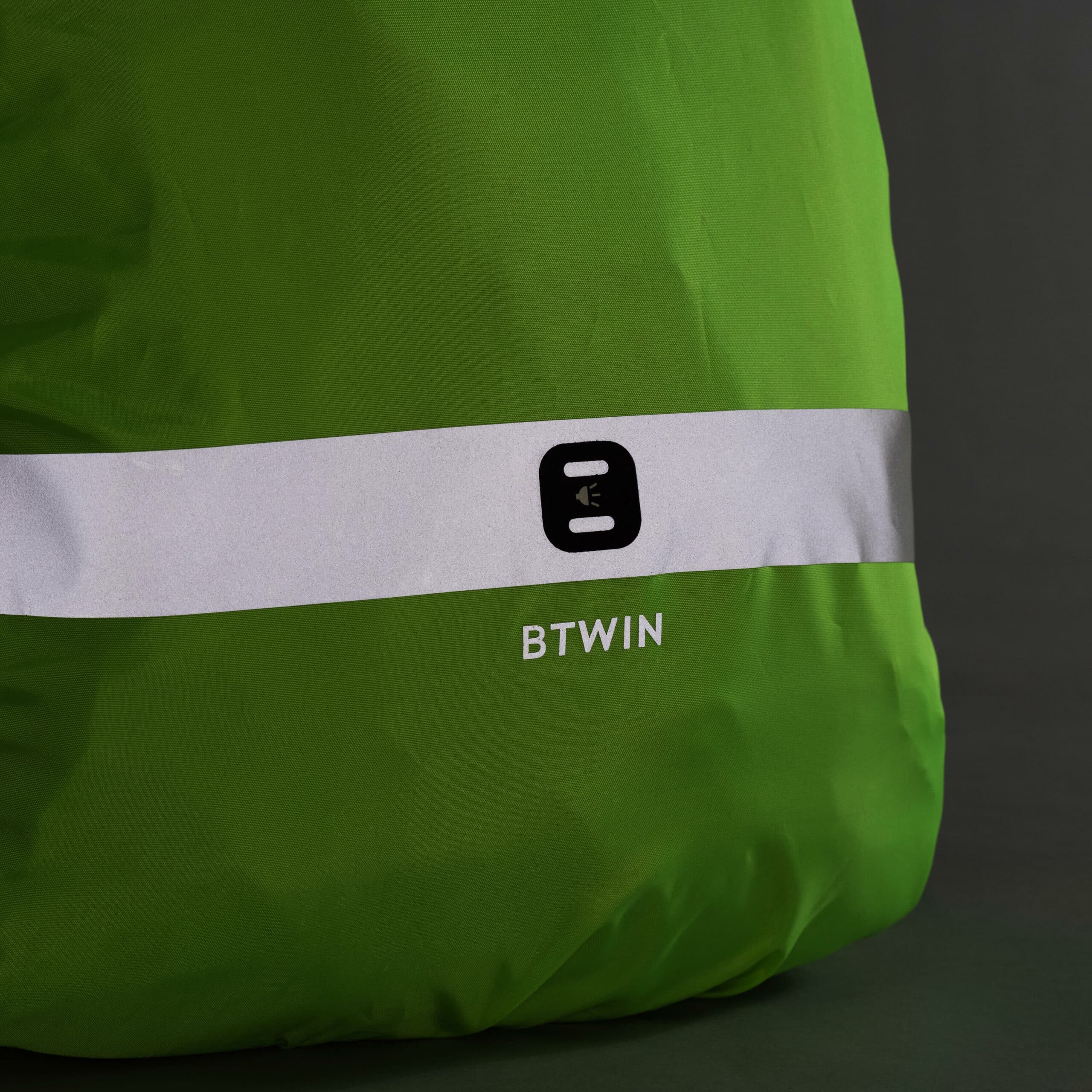 کاور باران کوله پشتی بیت وین – دکتلون Btwin Bag Cover – Waterproof – Neon Yellow – 15/35L — تصویر ۴