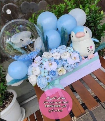 دسته گل دو رنگ گل و کیک مناسب هدیه روز تولد
