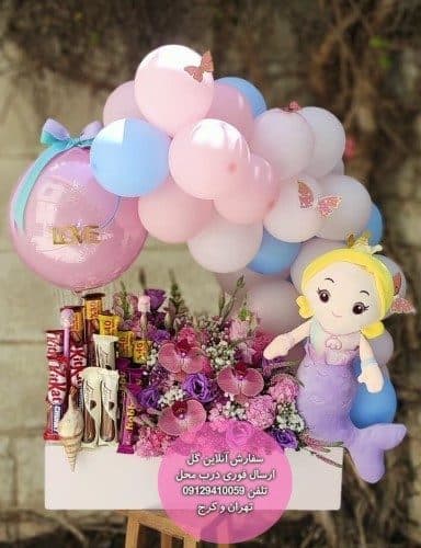 دسته گل دو رنگ گل و بادکنک برای تبریک تولد نوزاد