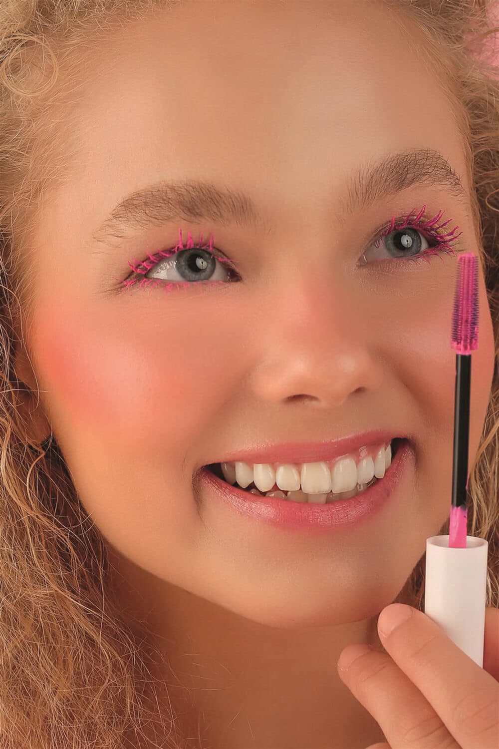 ریمل رنگی پاستل مدل Show Your Color رنگ صورتی حجم 10 میل — تصویر ۴