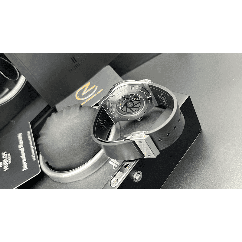 ساعت مچی مردانه هابلوت کلاسیک فیوژن سیلور صفحه مشکی Hublot Classic Fusion 3 Hands Silver Black Screen — تصویر ۳