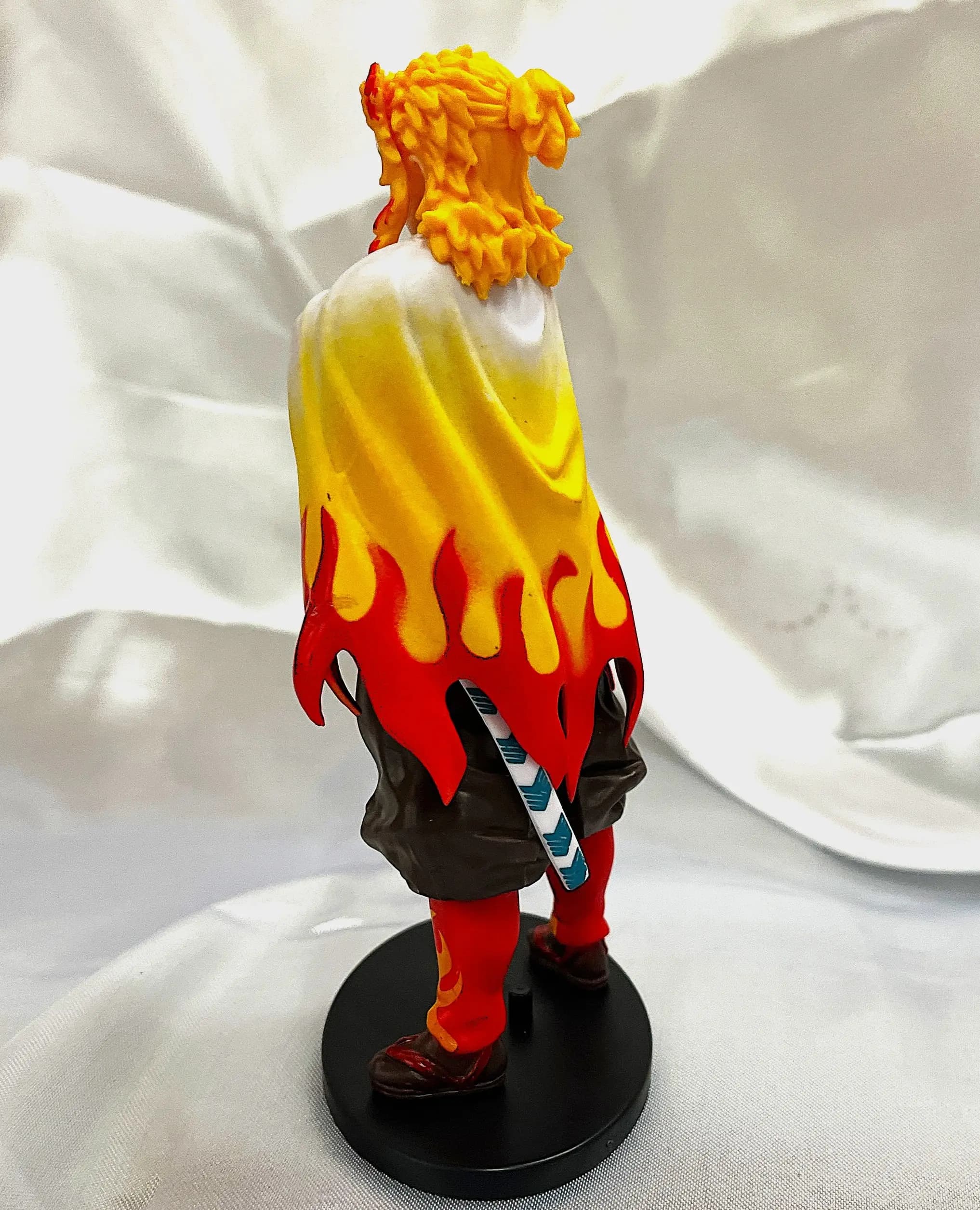 اکشن فیگور Banpresto رنگوکو کیوجیرو شیطان‌کش با افکت شعله — تصویر ۲