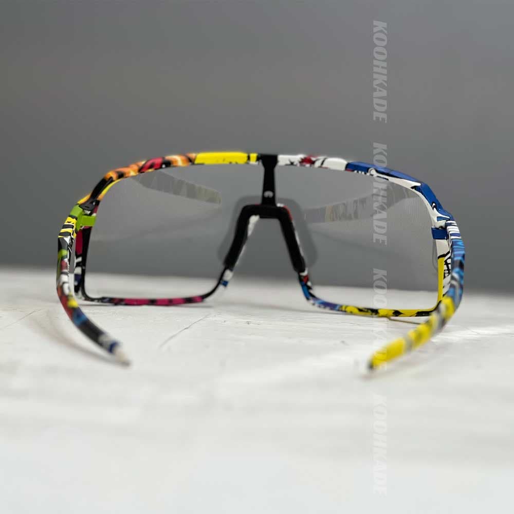 عینک فوتوکرومیک OAKLEY SUTRO فریم سفید صورتی طرحدار — تصویر ۴
