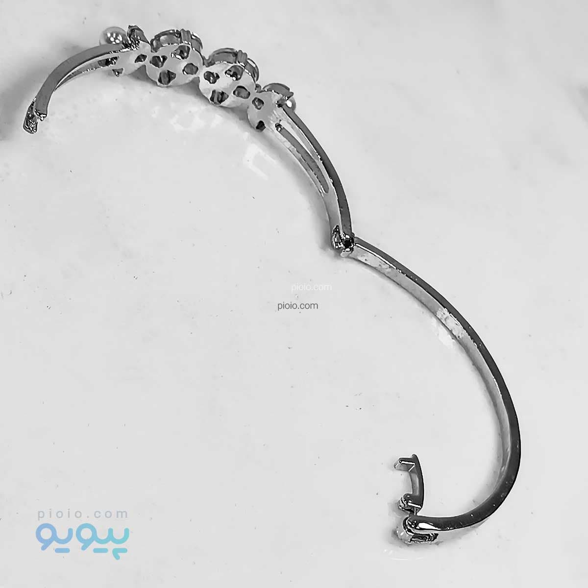 دستبند النگویی نقره ای نگین دار — تصویر ۴