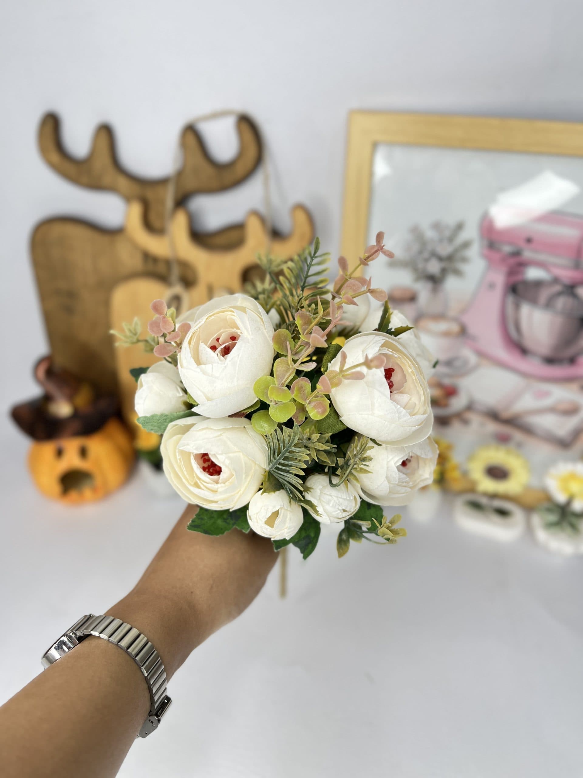 بوته گل پیونی سفید پرچم قرمز ۵ بازو و ۱۰ گل — تصویر ۲