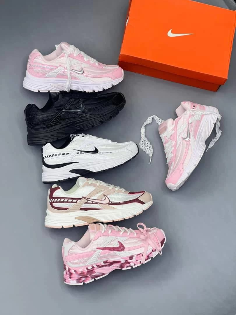 کفش کتونی زنانه نایک اینیشیتور Nike Initiator (رنگبندی دارد)