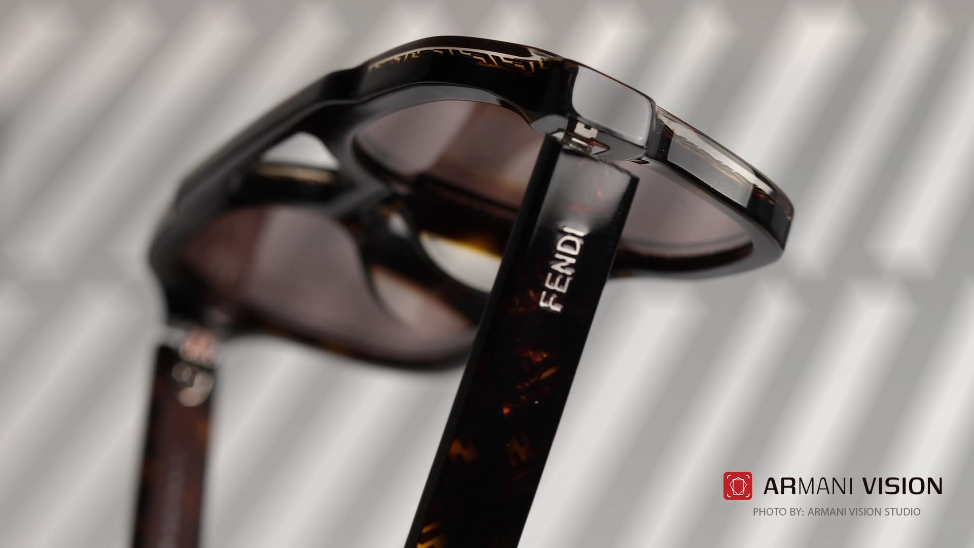 عینک فندی FENDI – FE40076U – 50E — تصویر ۸