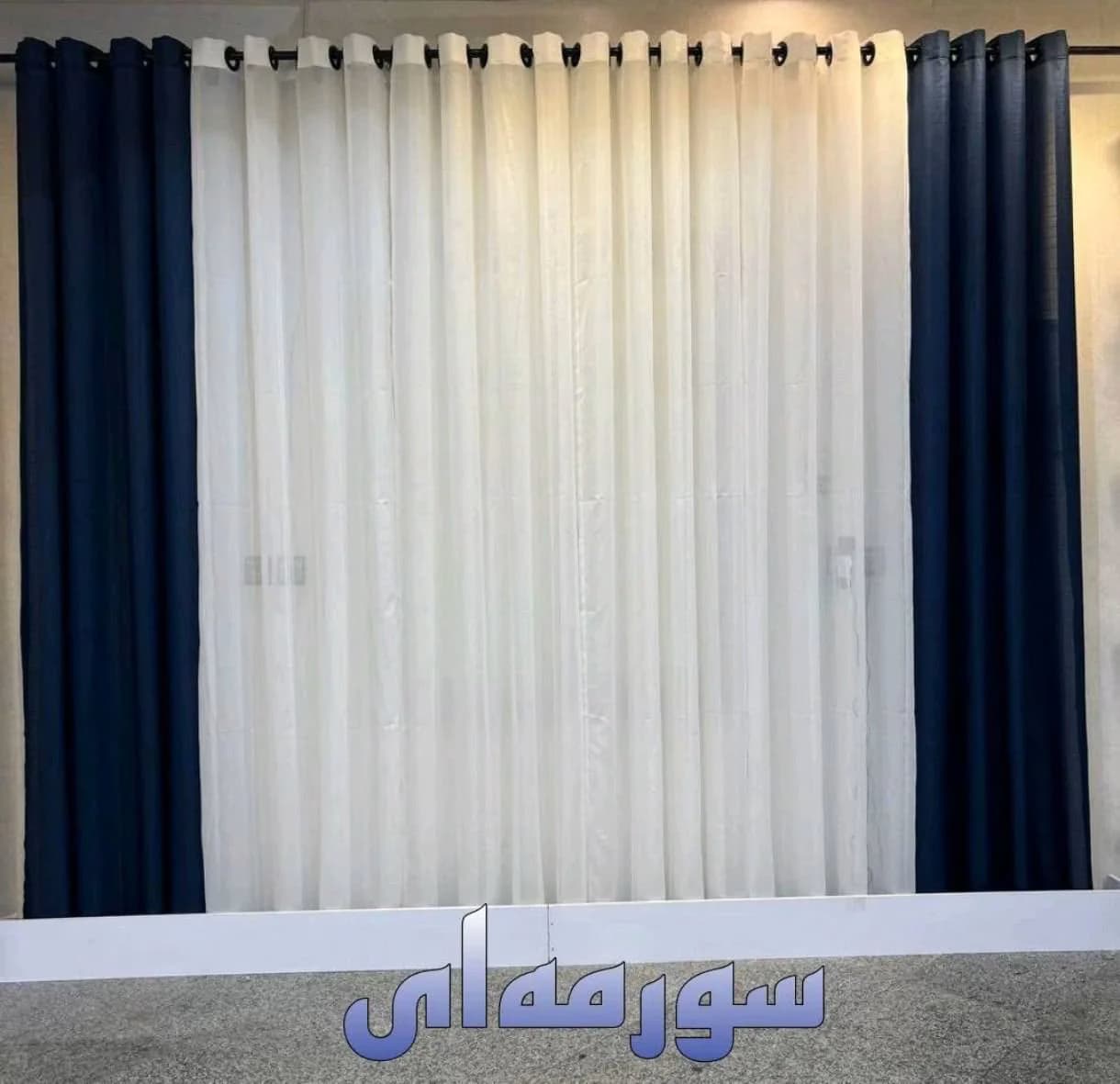 پرده آماده پانچی حریربافتدار سفید و سرمه ای (عرض 3تا 3/5متر)