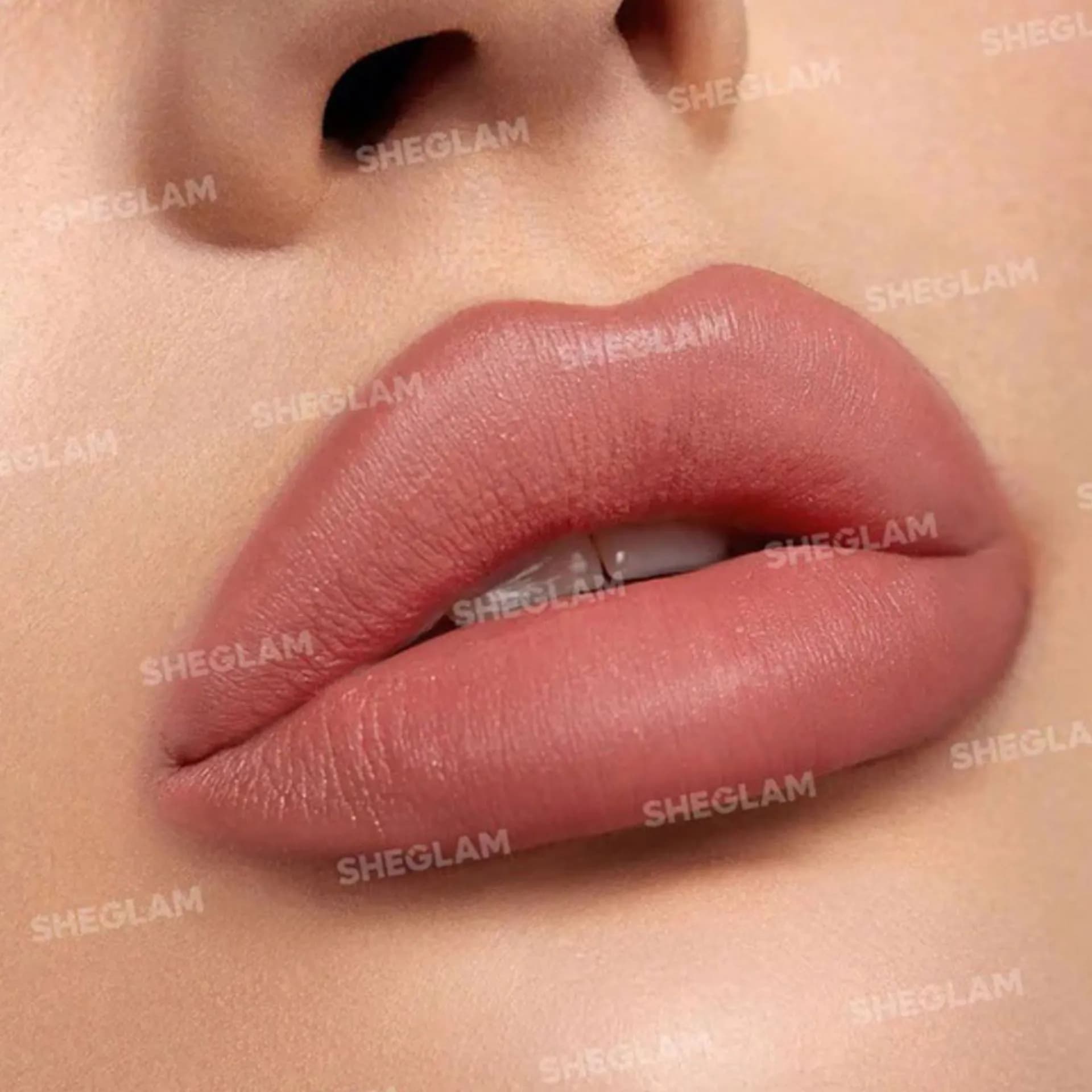 رژلب جامد مدل starlight velvet شیگلم رنگ Beach Babe — تصویر ۲