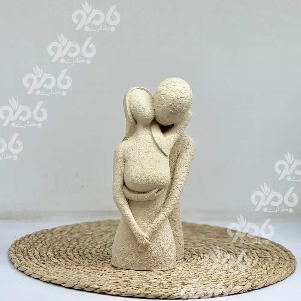 مجسمه رزین آغوش ستایش