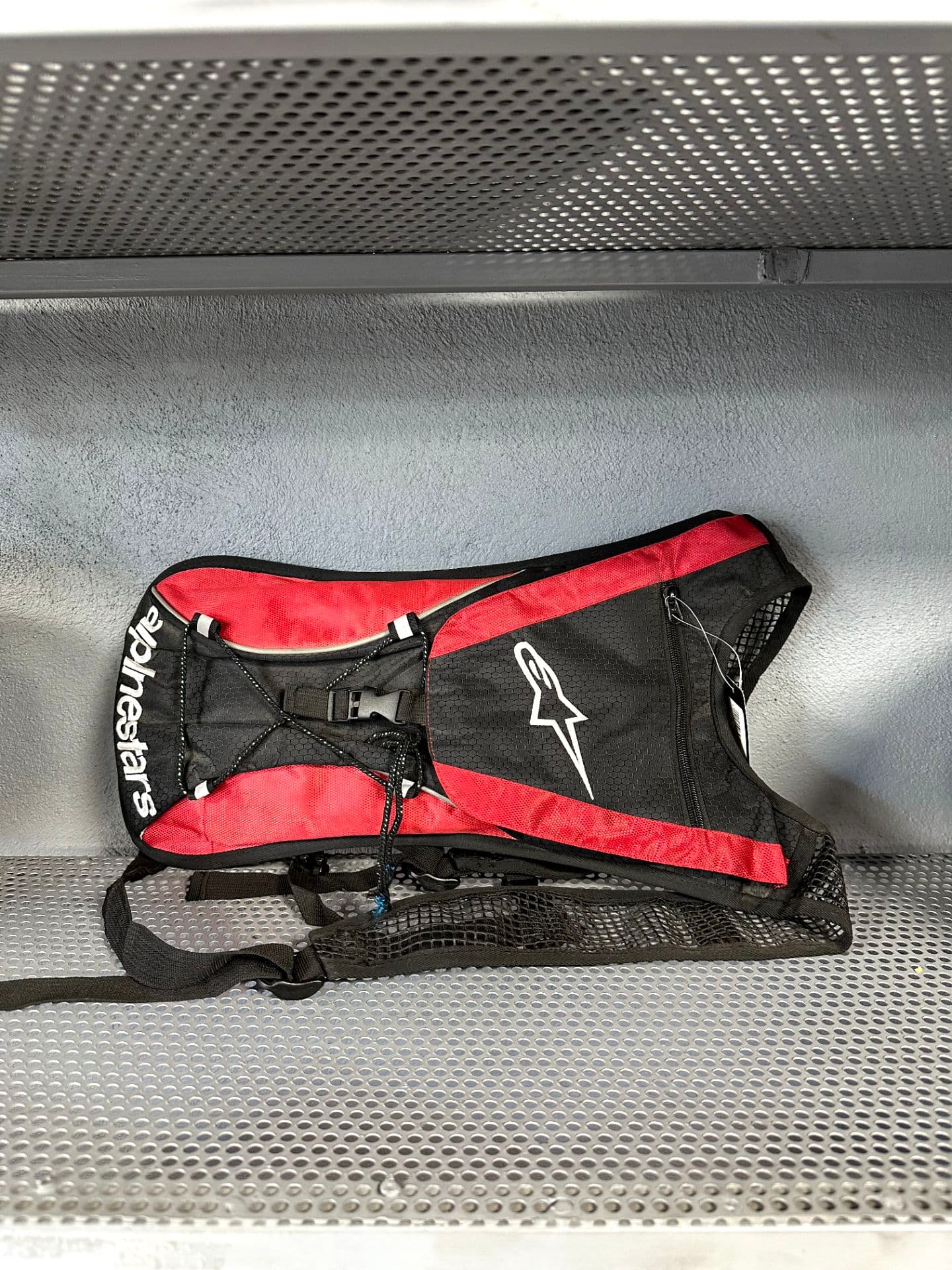 کوله پشتی قرمز مشکی ALPINESTARS — تصویر ۲