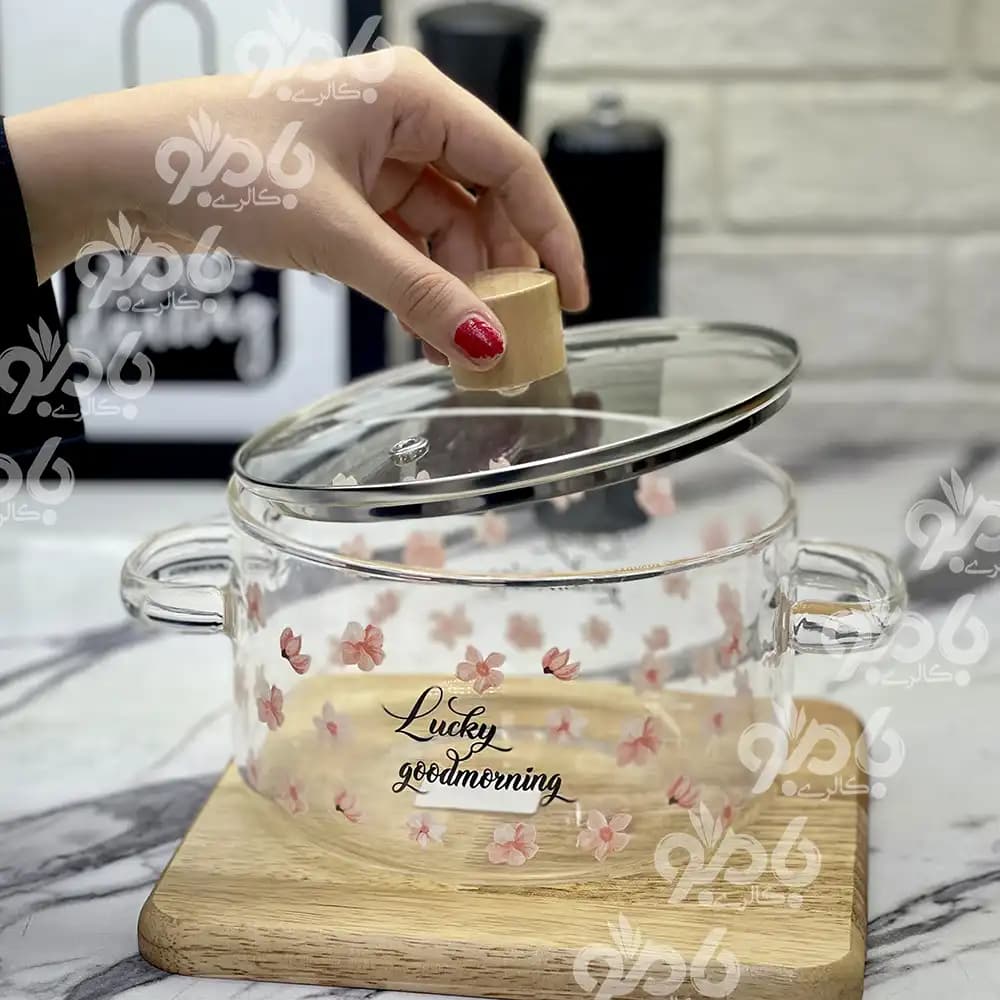 قابلمه پیرکس دسته بامبو گلدار 1800 — تصویر ۲