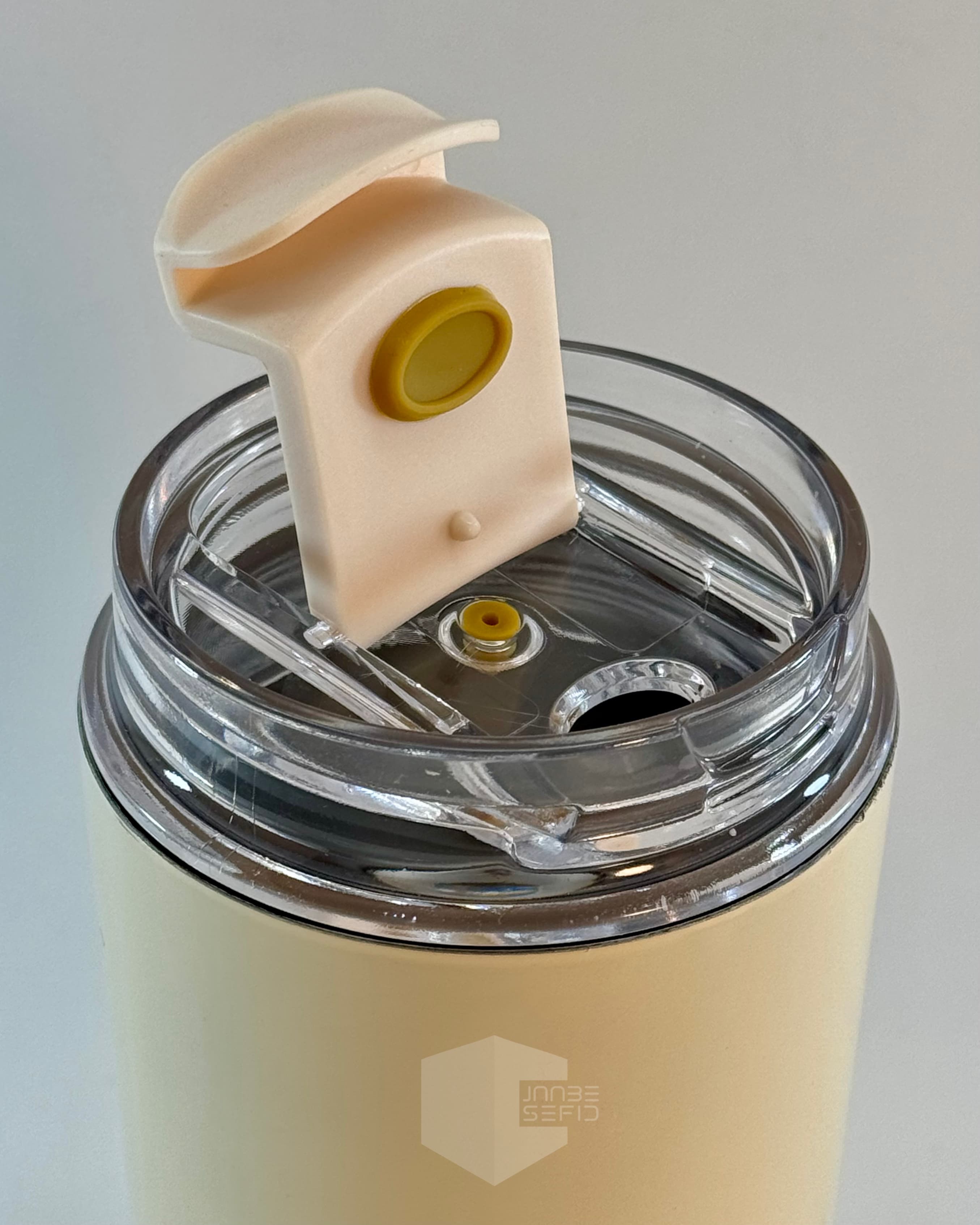 تراول ماگ اسمگ 240 میلی لیتری کرم رنگ – Wall Mug Smeg — تصویر ۳