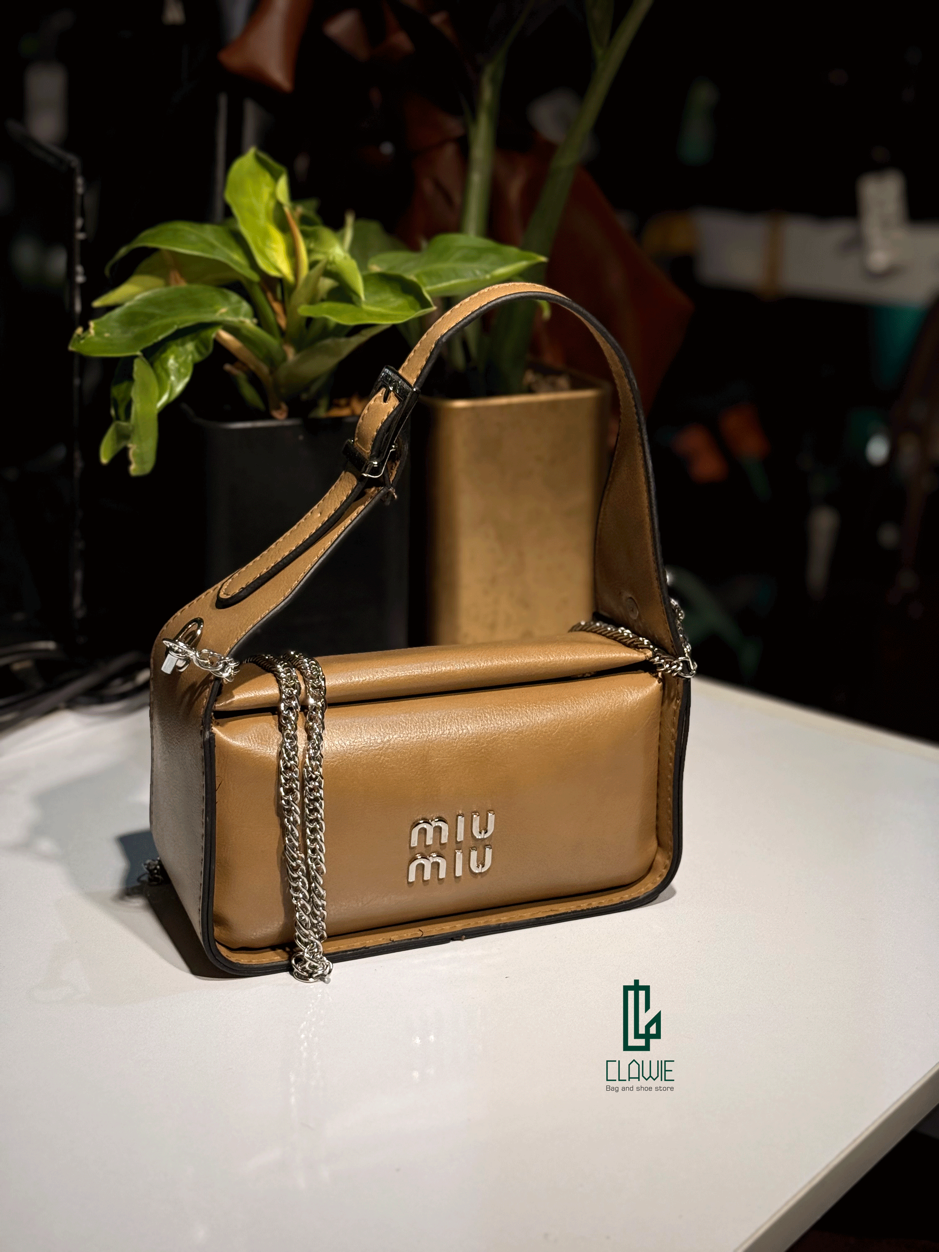 کیف پاسپورتی چرمی : زنانه/دخترانه miu miu — تصویر ۴