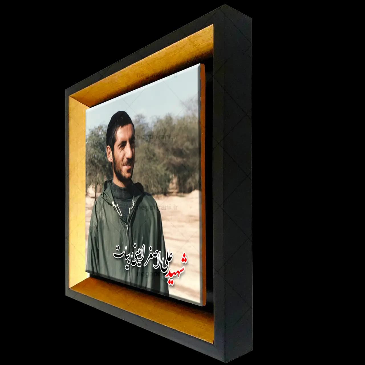 تابلو کاشی شهید علی اصغر امینی بیات مدل 2Z71 — تصویر ۲