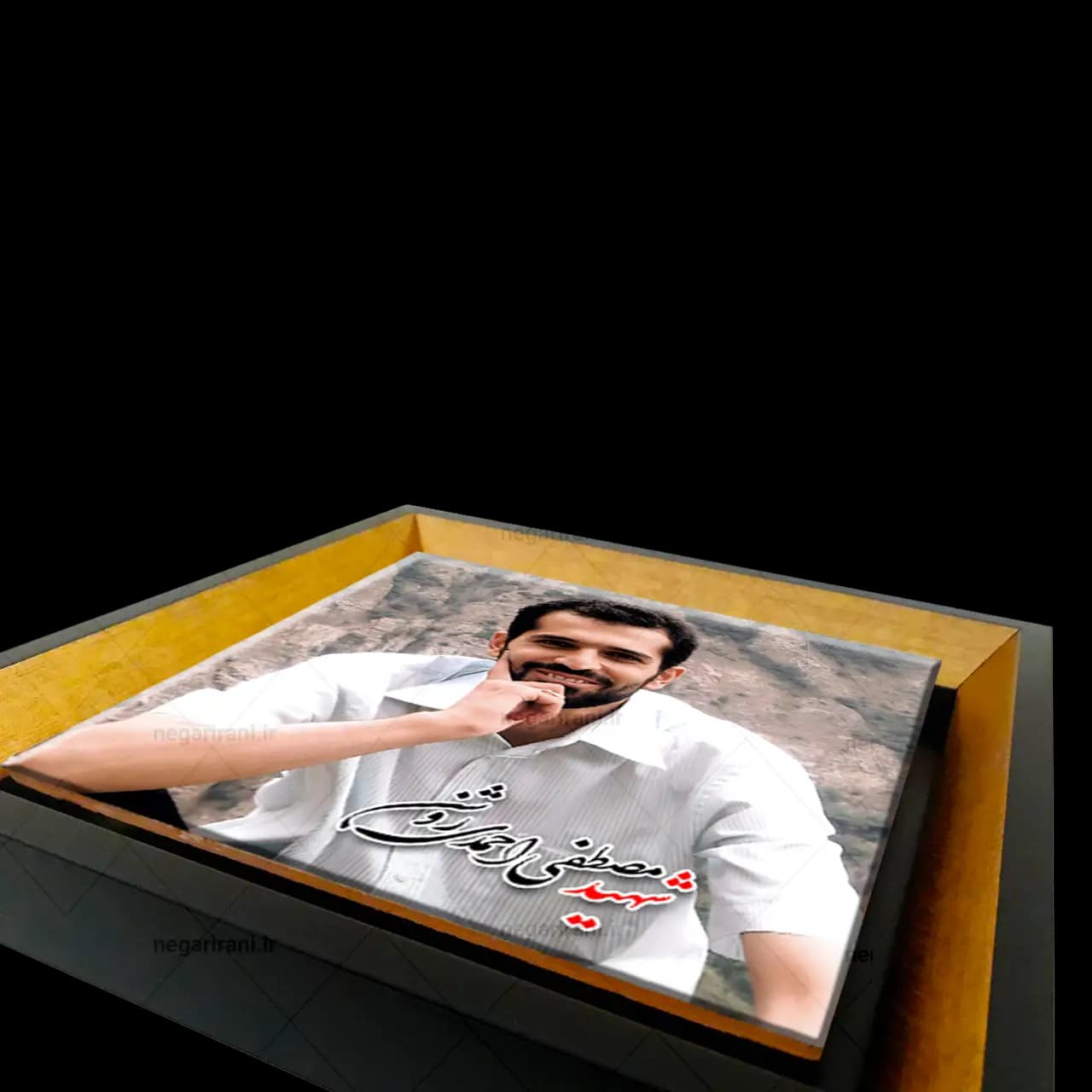 تابلو کاشی شهید مصطفی احمدی روشن مدل 2Z60 — تصویر ۳