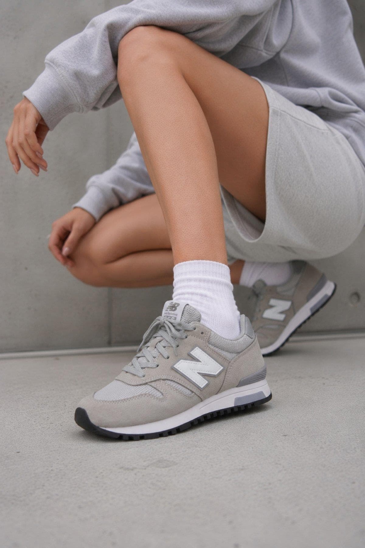 کفش اسنیکر نیو بالانس مردانه چرم خاکستری بیسیک راسته اسپرت | New Balance ML565NVY TR
