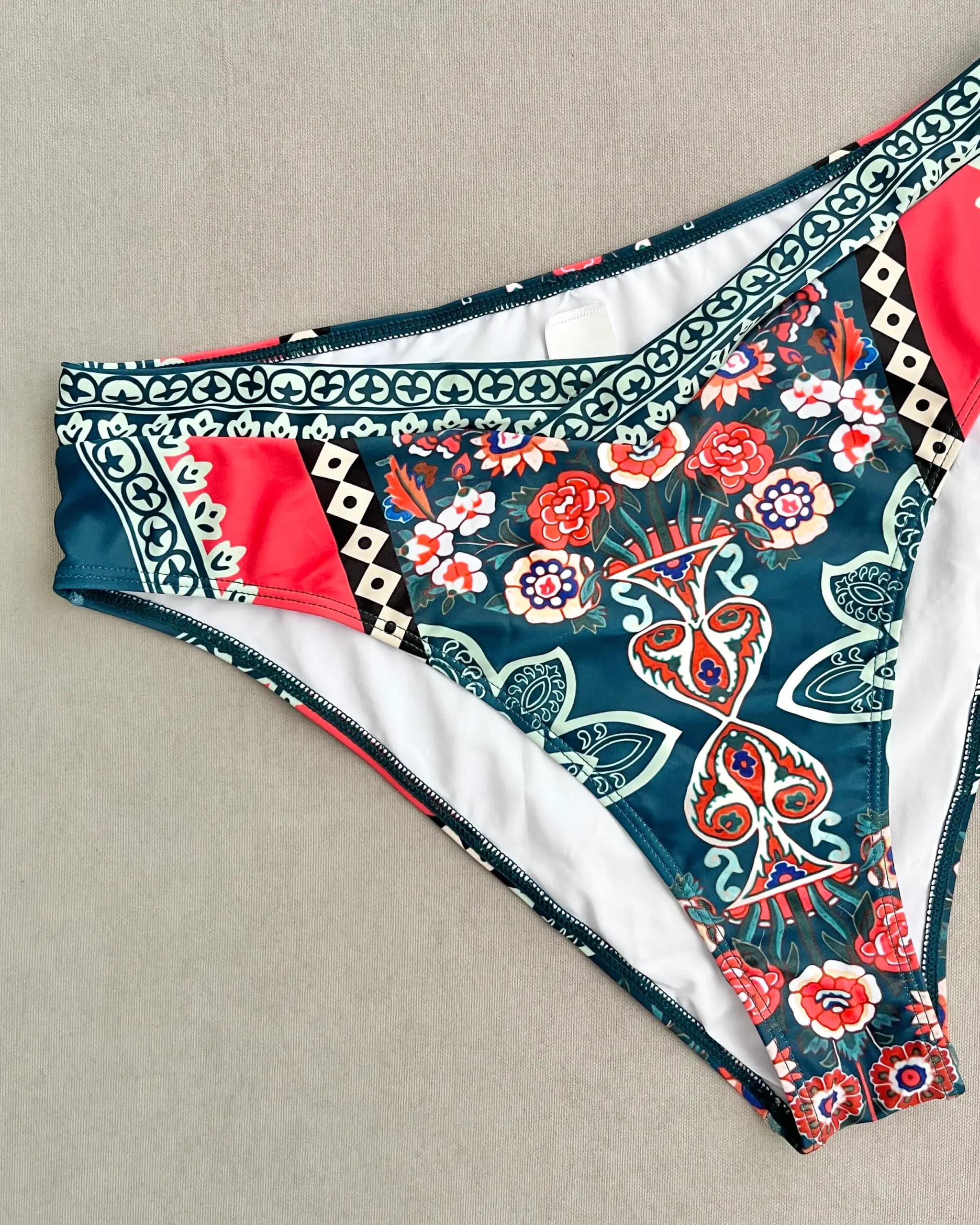 بیکینی سایز بزرگ — تصویر ۶