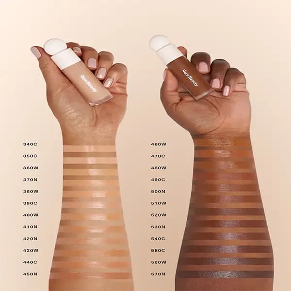 کرم‌پودر مایع بی‌وزن و درخشان ریر بیوتی مدل Liquid Touch Weightless Foundation — تصویر ۳