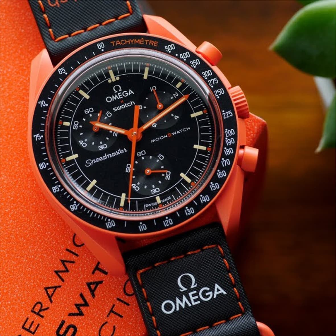 ساعت مچی زنانه/مردانه امگاسواچ OmegaSwatch مدل MISSION ON EARTH – LAVA SO33O100 — تصویر ۶