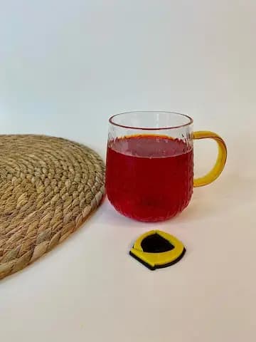 لیوان پیرکس گندمی دسته طلایی — تصویر ۳