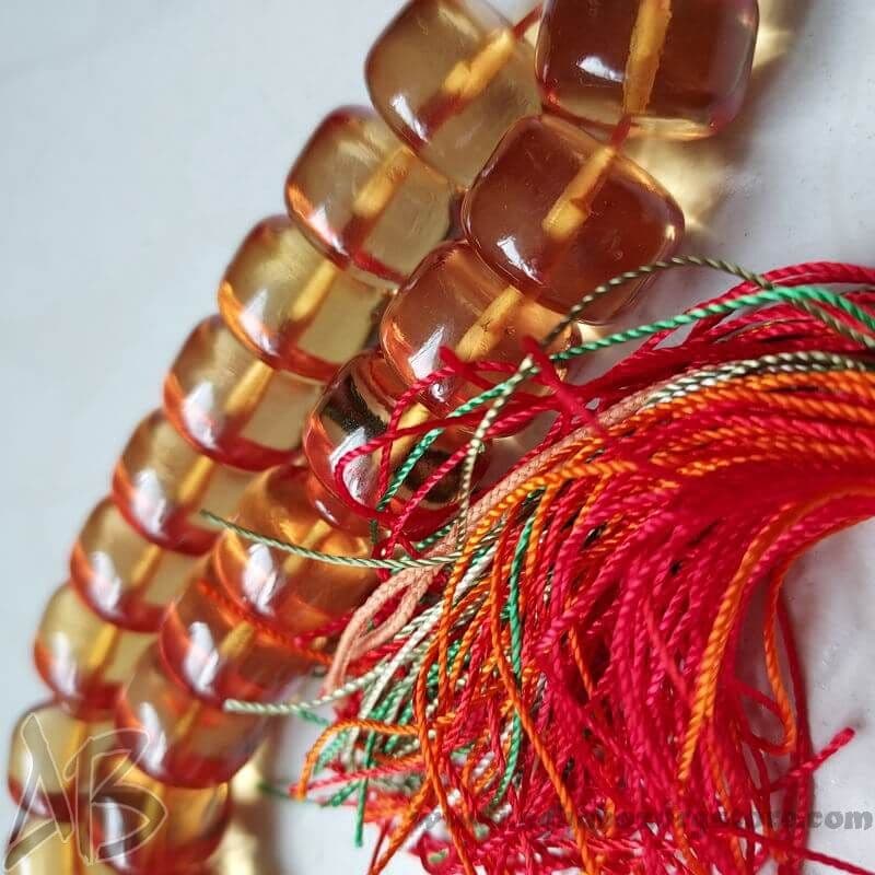 تسبیح سندلوس اصل معطر 33 دانه تراش استوانهای درشت کد 751 — تصویر ۴