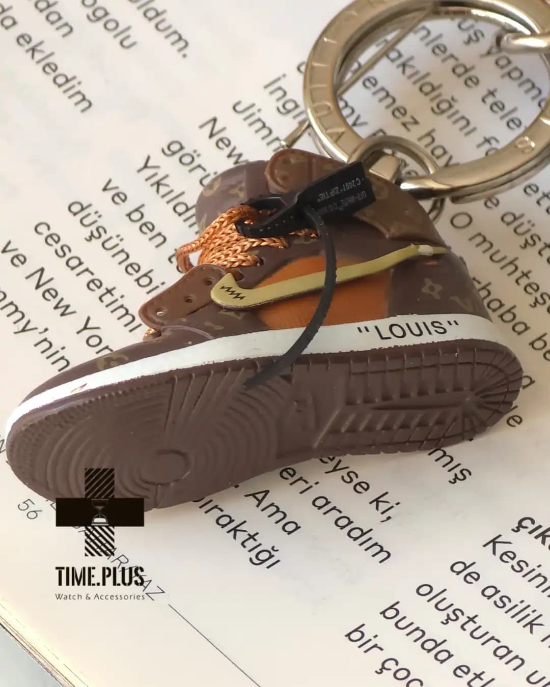 جاسوئیچی لویی ویتون مدل Nike Jordan — تصویر ۳