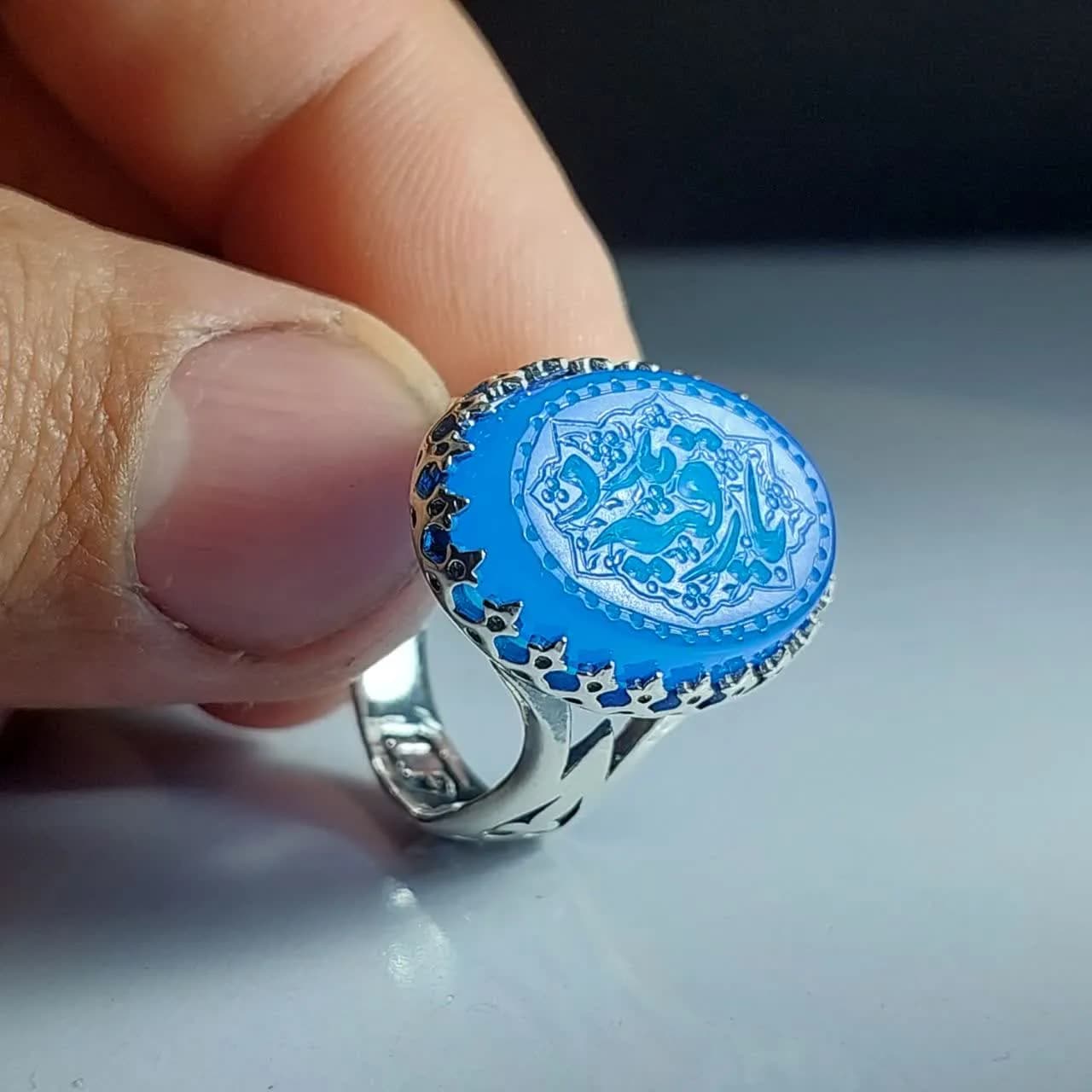 انگشتر عقیق ابی اصل با نقش «یا رقیه مدد»؛ گره‌گشای دل‌ها کد 4256