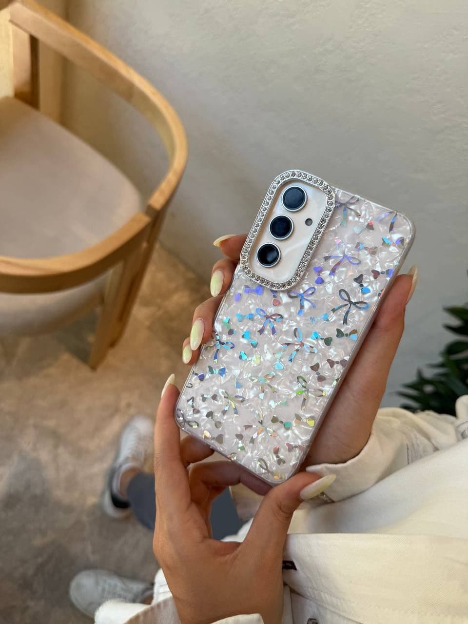 قاب گوشی پاپیونی یخی — تصویر ۲