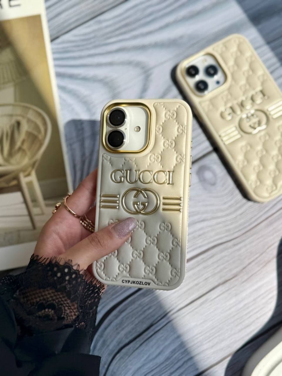 قاب گوشی Gucci چرمی — تصویر ۲