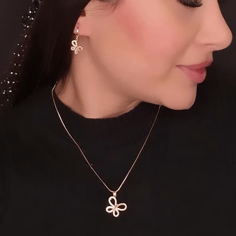 ست گوشواره و گردنبند دخترانه طرح پروانه رنگ نقره ای