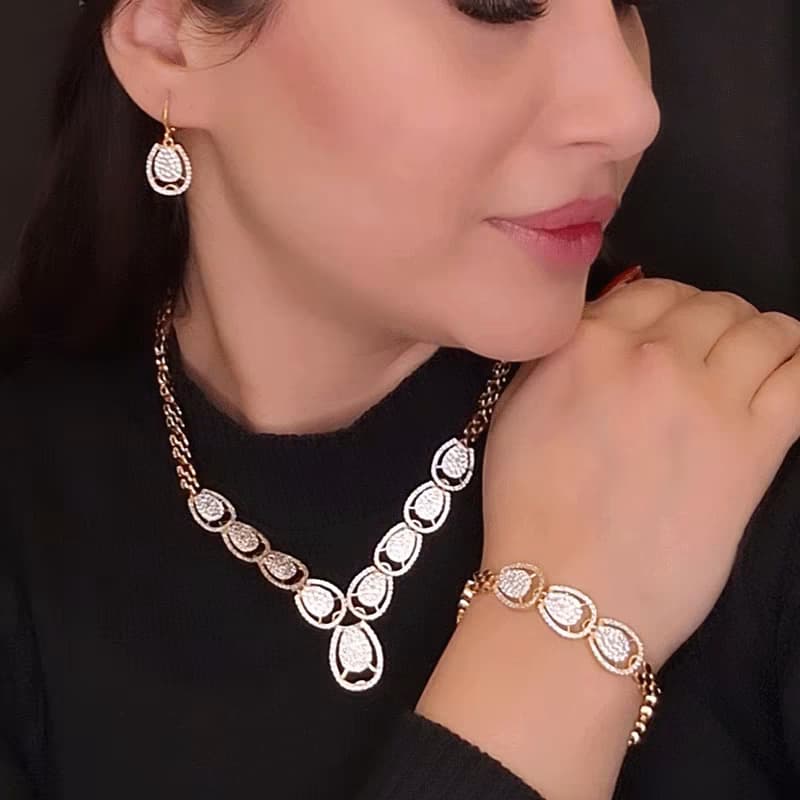 سرویس زنانه طرح اشک رنگ طلایی