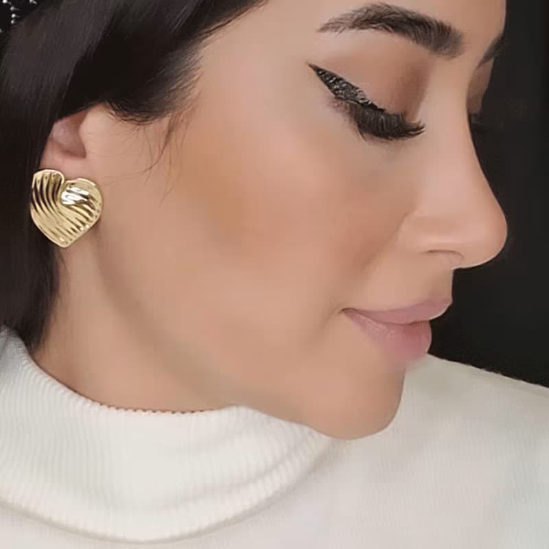 گوشواره دخترانه فشن طرح قلب طلایی