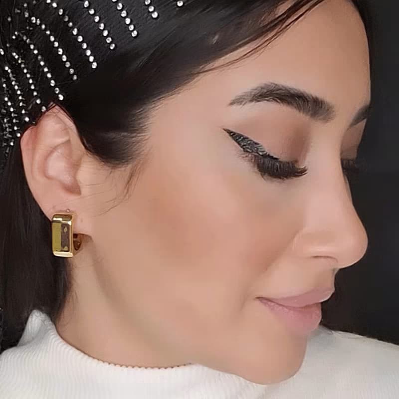 گوشواره دخترانه فشن طرح مکعبی رنگ طلایی