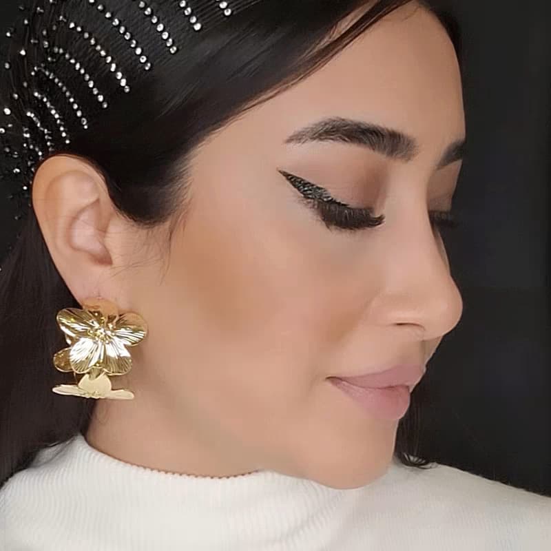 گوشواره دخترانه فشن گل رنگ طلایی