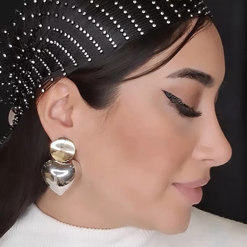 گوشواره میخی دخترانه فشن زارا طرح قلب آویز رنگ سیلور