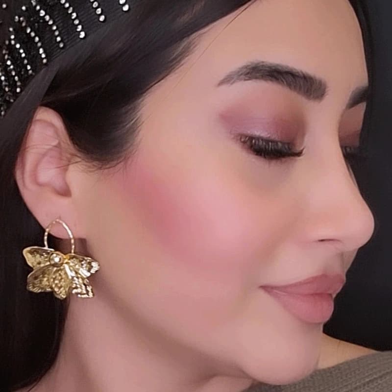 گوشواره دخترانه طرح گل رنگ طلایی