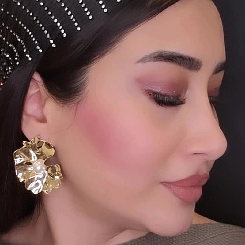 گوشواره دخترانه میخی طرح گل رنگ طلایی