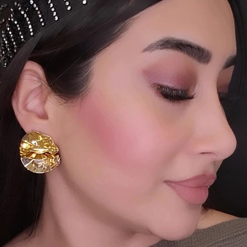 گوشواره دخترانه فشن طرح گل لایه ای طلایی