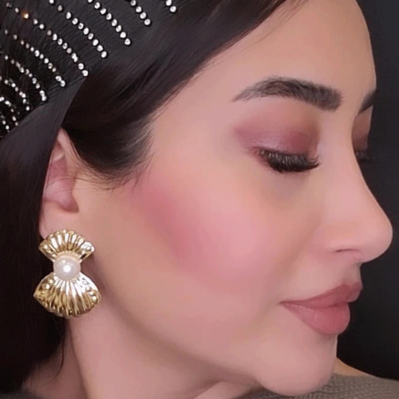 گوشواره میخی فشن زارا دخترانه طرح پاپیون طلایی