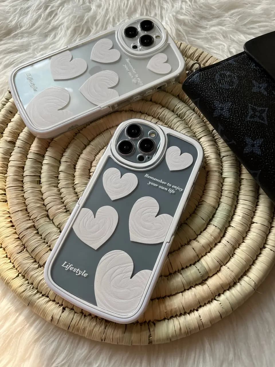 قاب قلب سفید استند دار با کاور ایرپاد (کد c1044) — تصویر ۳