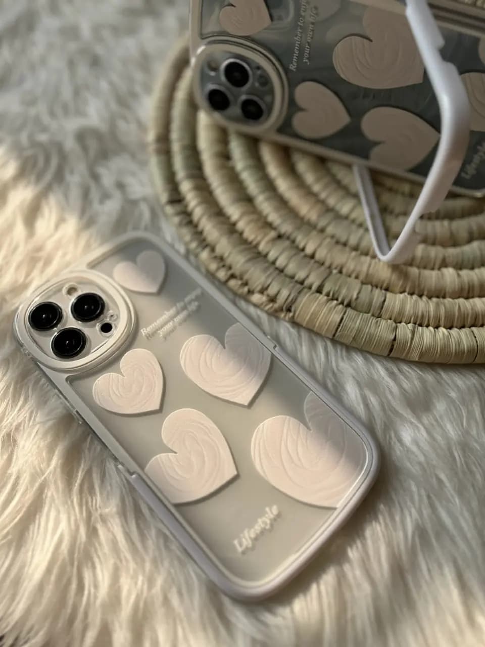 قاب قلب سفید استند دار با کاور ایرپاد (کد c1044) — تصویر ۲