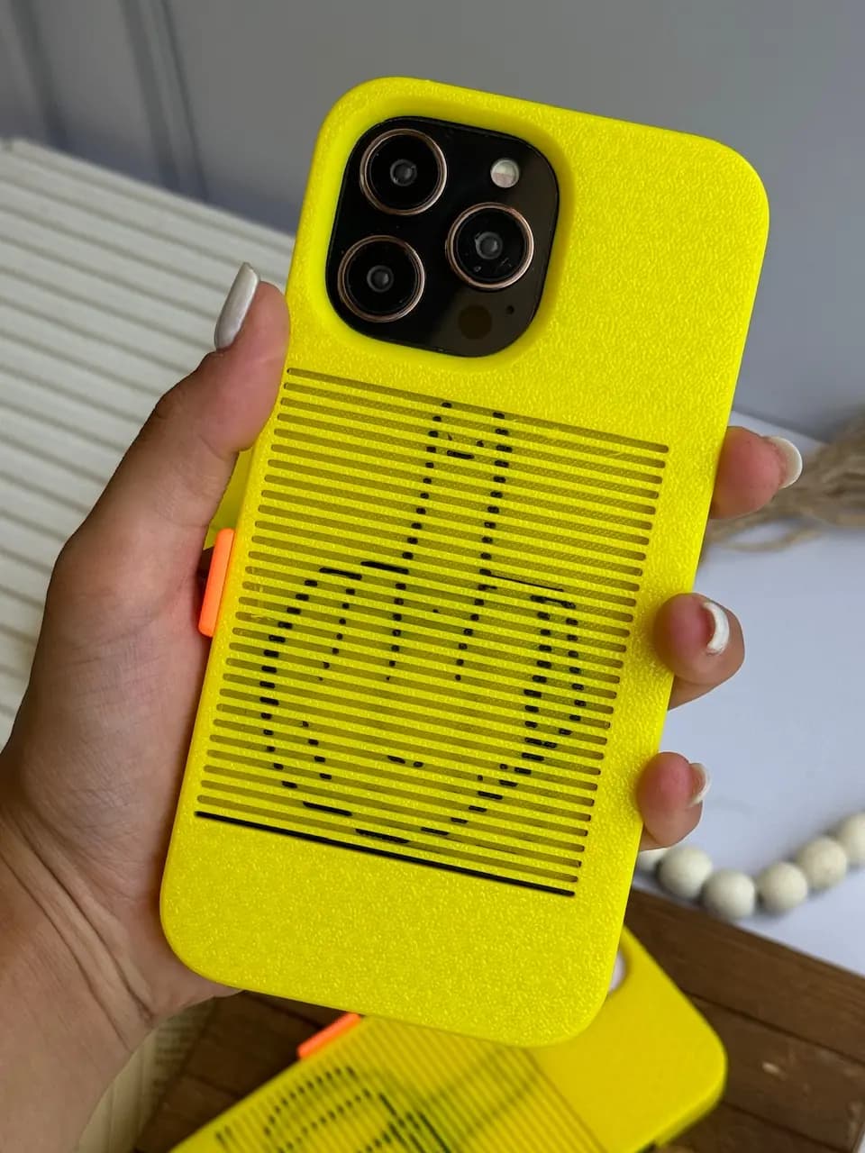 قاب Yellow F**U**C**K (کدC1755) — تصویر ۳