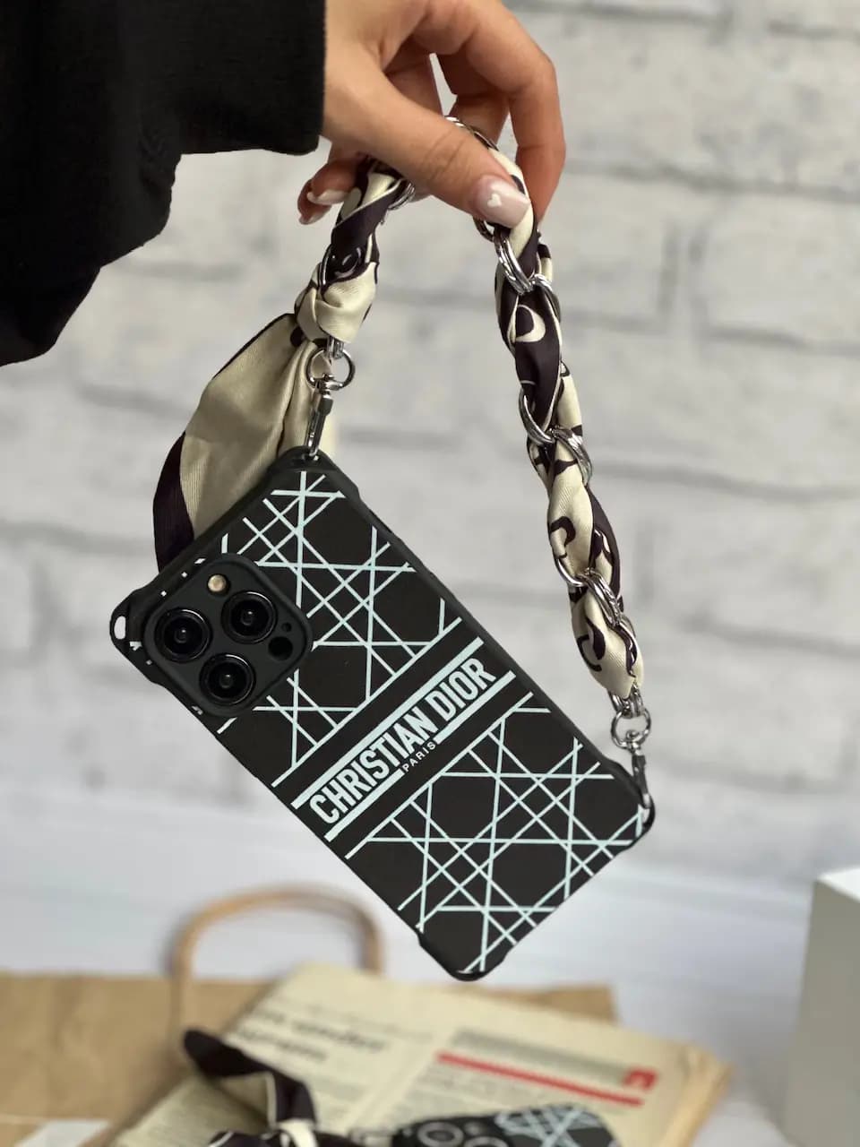 قاب Black Christian Dior با بند — تصویر ۴