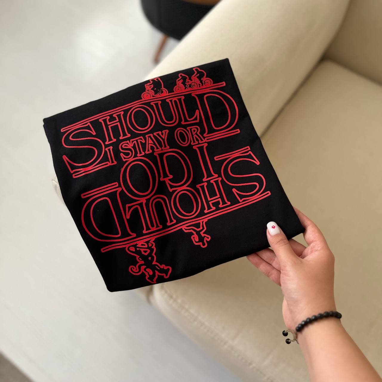 تیشرت نخ پنبه طرح Stay Or Go Stranger Things